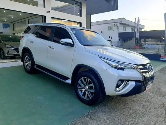 Carro Toyota SW4 2017 2.8 TDI SRX 5L 4x4 (Aut)
