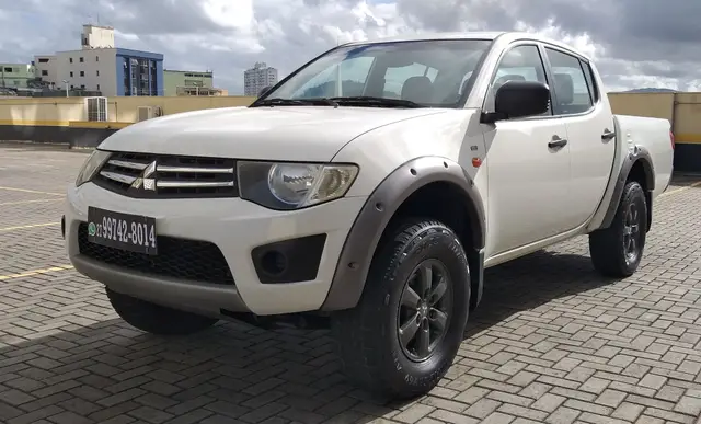 Carro Mitsubishi L200 Triton Sport 2013 3.2 Di-D 4x4 GLS