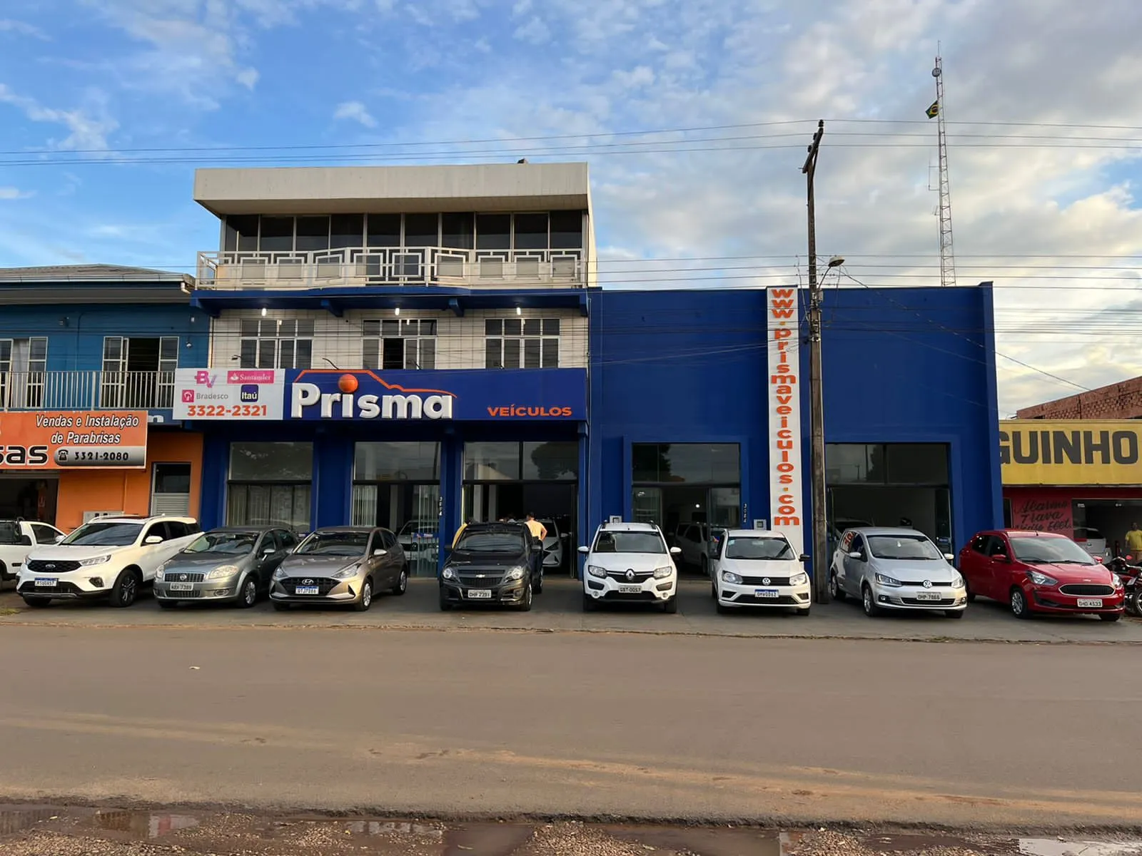 Fachada da loja Veículos à venda em Prisma Veiculos - Vilhena - RO | Mobiauto