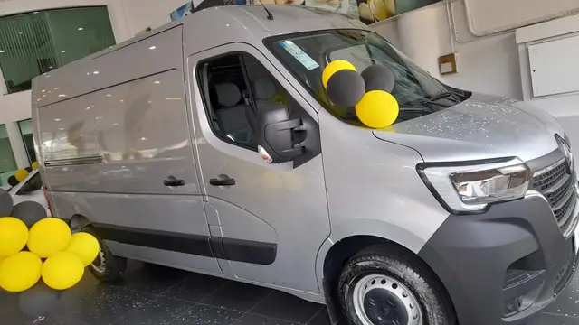 Carro Renault Master 2023 Grand Furgão L2H2