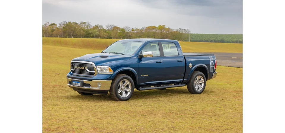 RAM Classic Laramie 5.7