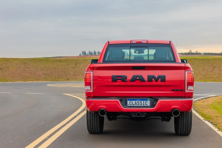 RAM Classic Laramie 5.7