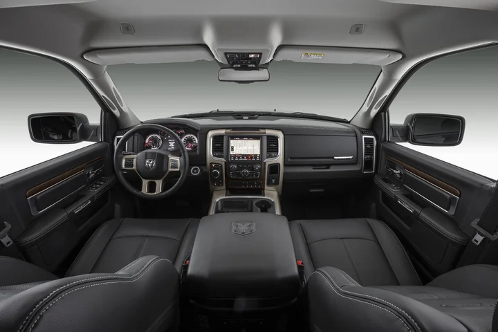 RAM Classic Laramie 5.7