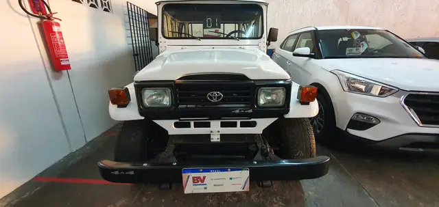 Carro Toyota Bandeirante Jipe 2001 BJ50Lv 4x4 3.7 (teto rígido)