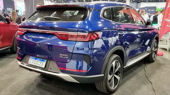 Modelo terá motorização híbrida plug-in com 235 cv de potência e 40 kgfm de torque estimados. Na China, autonomia declarada é de 1.200 km