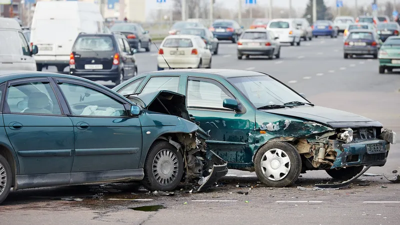 iPhone 14 detecta acidente de carro e faz ligação de emergência até sem sinal