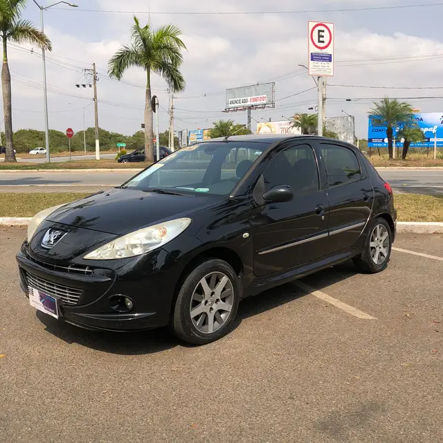 Carro Peugeot 207 2013 Hatch XR 1.4 8V (flex) 2p
