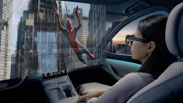 Novo gadget é o passaporte para o PanoCinema, cockpit panorâmico e imersivo da marca, que combina realidades aumentada (AR) e virtual (VR)