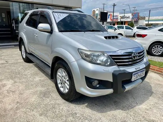 Carro Toyota Hilux SW4 2013 SRV 3.0 4X4 (7 Lugares)