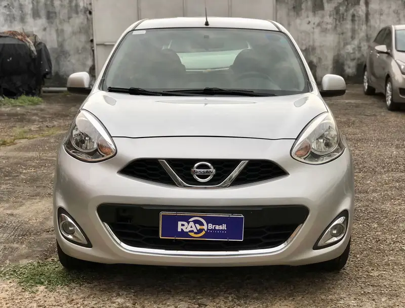 Nissan March 1.6 16V SL (Flex)