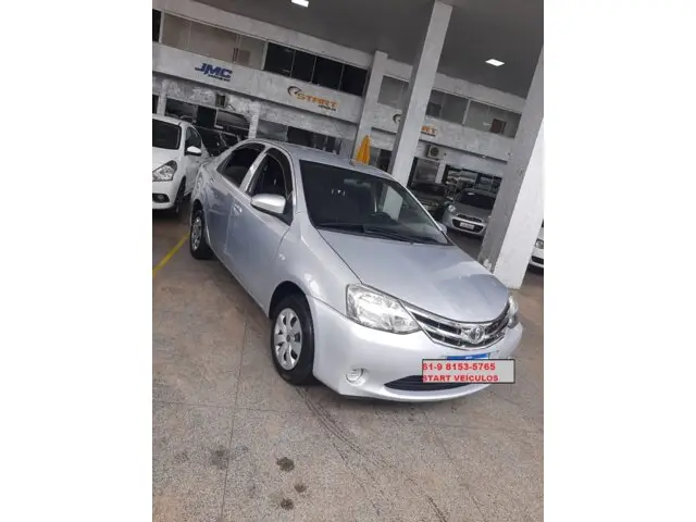 Toyota Etios Sedan X 1.5 (Flex)