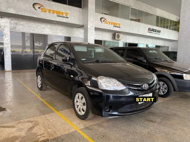 Carro Toyota Etios 2014 X 1.3 (Flex)