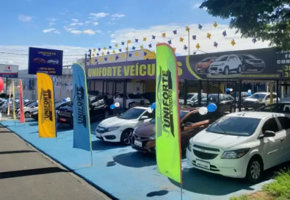 Fachada da loja Uniforte Veículos - Mogi-Guaçu - SP
