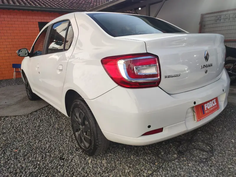 Renault Logan Expression 1.6 8V (flex)