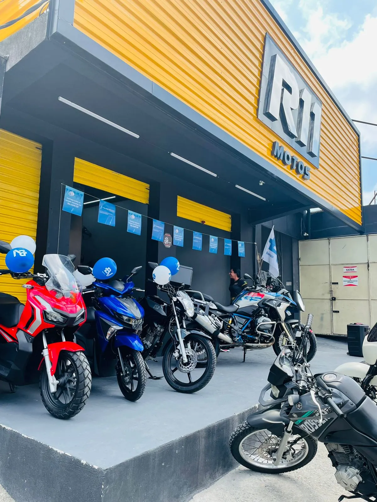 Fachada da loja R11 MOTOS - Nova Iguaçu - RJ