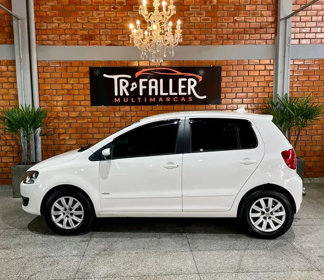 Carro Volkswagen Fox 2014 1.0 TEC (Flex) 2p