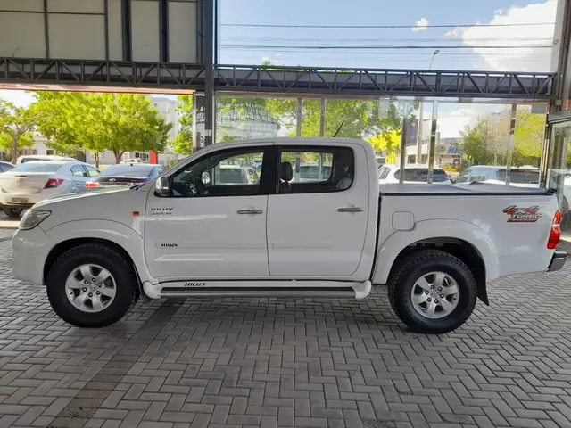 Carro Toyota Hilux Cabine Dupla 2015 Hilux 3.0 TDI 4x4 CD STD