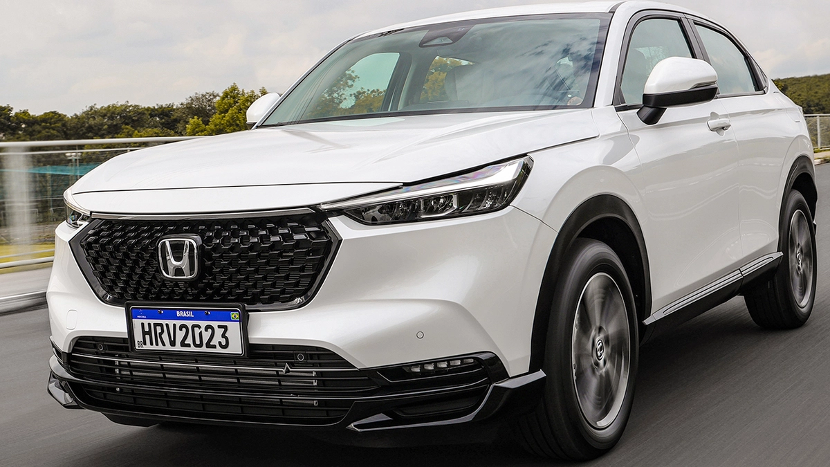 Versão Touring entrega ao SUV o desempenho que falta ao aspirado e outras coisinhas mais, mas cobra caro e sacrifica ângulos de transposição
