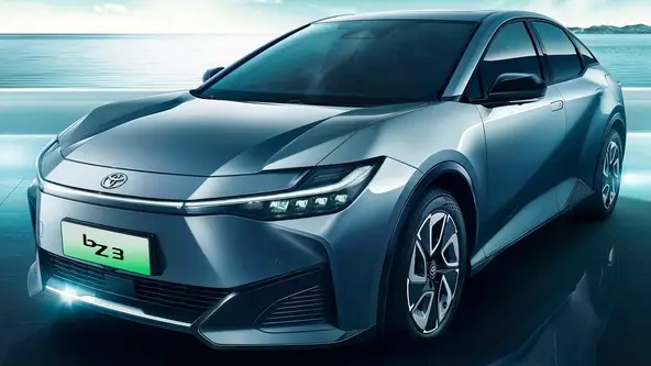 Marca japonesa quer recuperar tempo perdido e investir pesado no desenvolvimento de carros elétricos, com uma ajudinha dos chineses