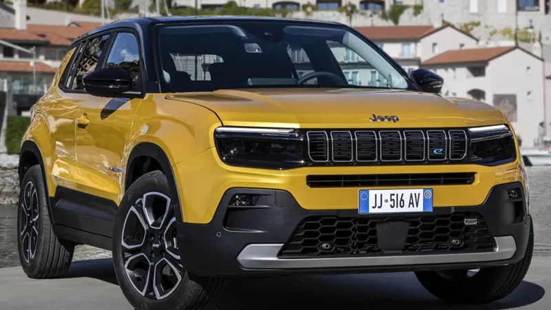 Jeep Avenger, o "baby Jeep", será híbrido flex feito no Brasil