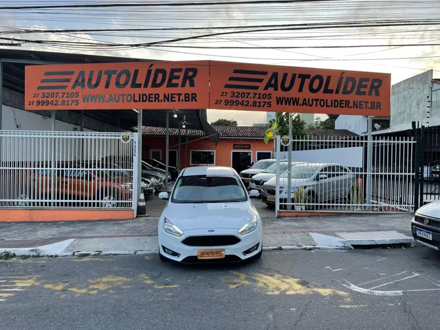 Carro Ford Focus Sedan 2017 SE Plus 2.0 PowerShift