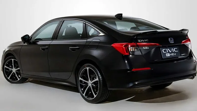Honda Civic ressuscita no começo de 2023 híbrido contra o Corolla Altis