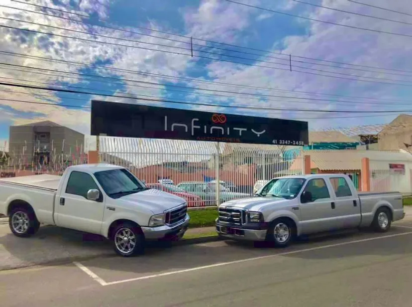 Fachada da loja INFINITY AUTOMO - Curitiba - PR