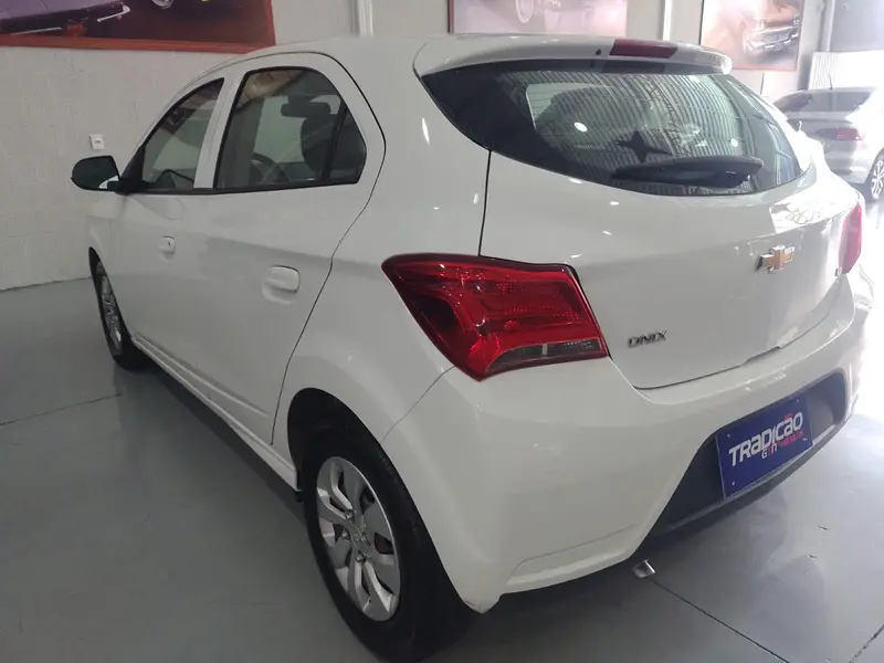 Chevrolet Onix 1.0 LT SPE/4