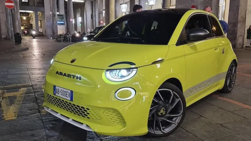 Flagra: Fiat 500e Abarth será a segunda picada do escorpião no Brasil