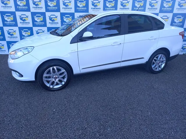 Carro Fiat Grand Siena 2013 Essence 1.6 16V Dualogic (Flex)