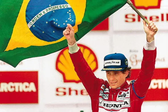 Senna completou 31 anos dois dias antes de ganhar pela primeira vez no Brasil e fez sua festa no pódio para comemorar uma das suas melhores corridas.