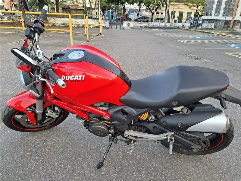 Ducati Monster 696