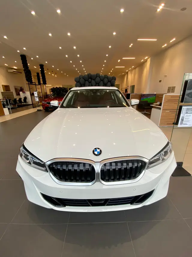 Carro BMW 320i 2023 M Sport 2.0 Turbo (Aut.)