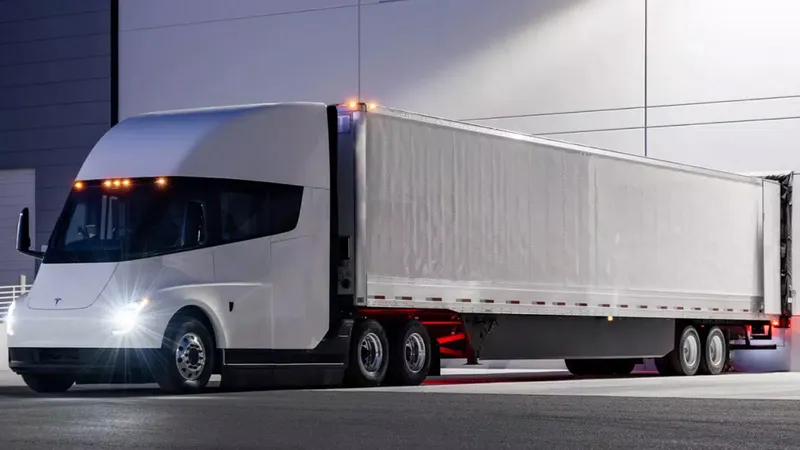 Caminhão da Tesla enfim sai do papel com autonomia de dar inveja aos diesel