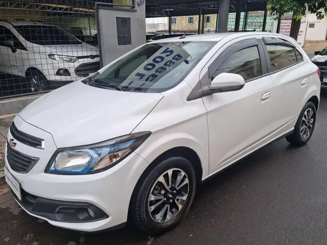 Carro Chevrolet Onix 2014 HATCH LTZ 1.4 8V FlexPower 5p Mec.