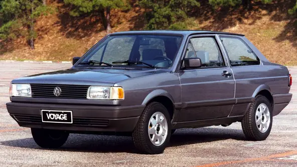 Sedan compacto já teve o motor mais potente da marca, foi excluído da segunda geração do VW Gol e teve até configuração futurista na década de 1980