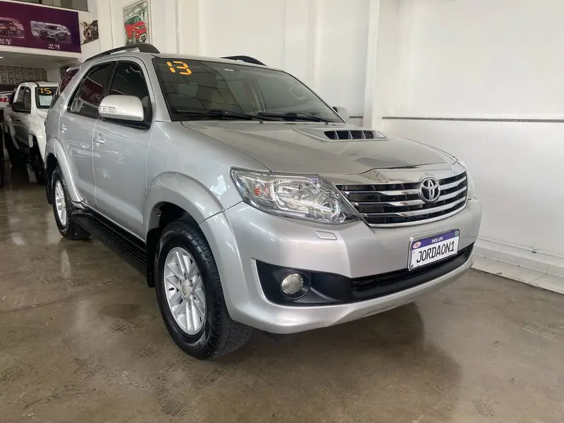 Toyota Hilux SW4 SRV 3.0 4X4 (7 Lugares)