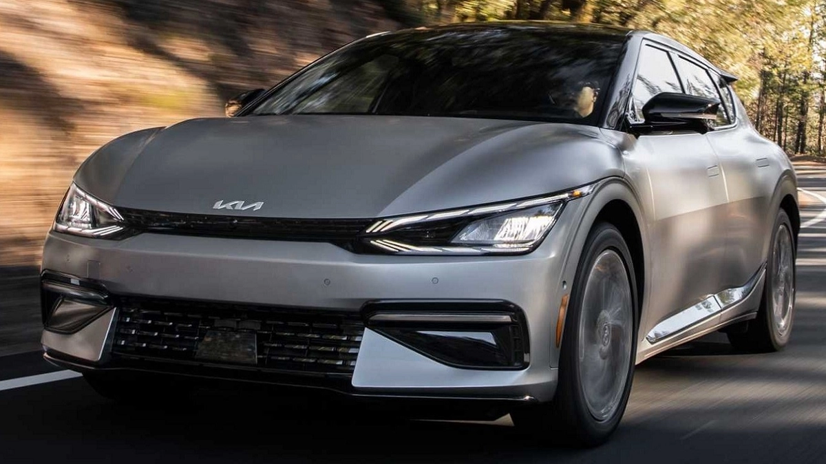 Carros elétricos da Tesla e de marcas asiáticas foram os mais bem avaliados em pesquisa de satisfação feita com proprietários. Mas categoria ainda apresenta mais problemas que modelos a combustão