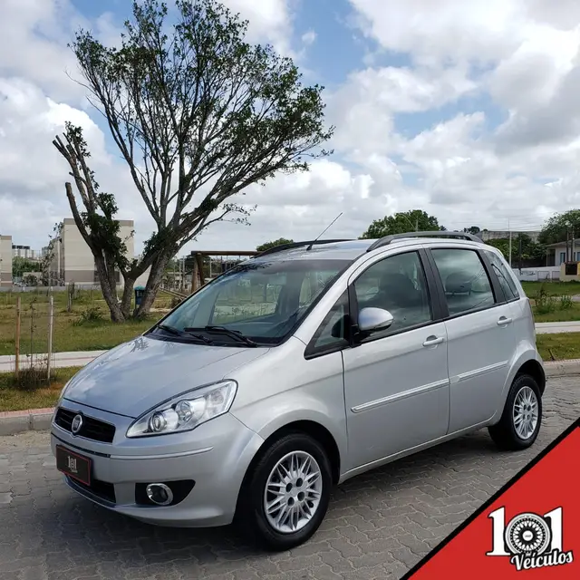 Carro Fiat Idea 2013 Attractive 1.4 8V (Flex)