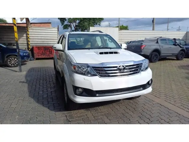 Carro Toyota Hilux SW4 2014 3.0 TDI 4x4 SRV 5L