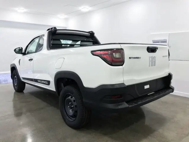 Carro Fiat Strada 2023 Endurance 1.4 Cabine Plus (Flex)