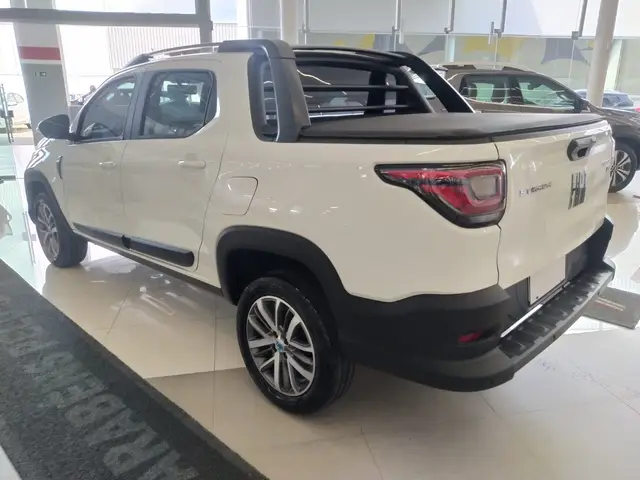 Carro Fiat Strada 2023 Volcano 1.3 CD AT (Flex)