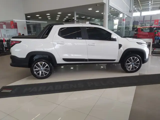 Carro Fiat Strada 2023 Volcano 1.3 CD AT (Flex)
