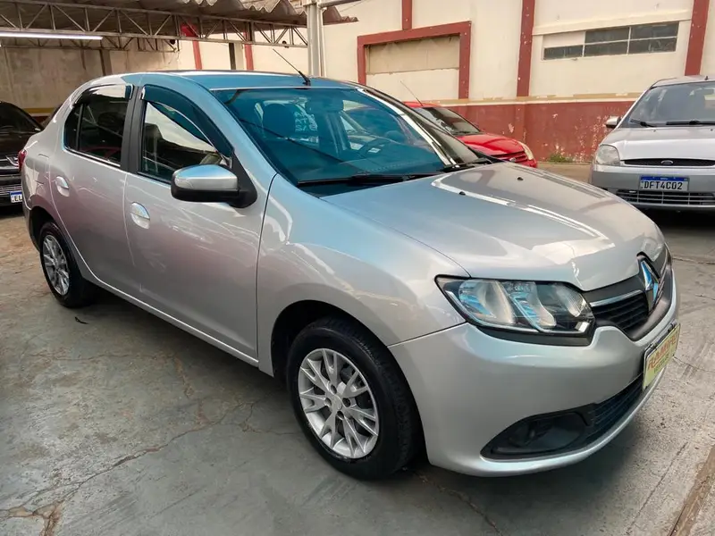 Renault Logan Expression 1.0 16V (flex)