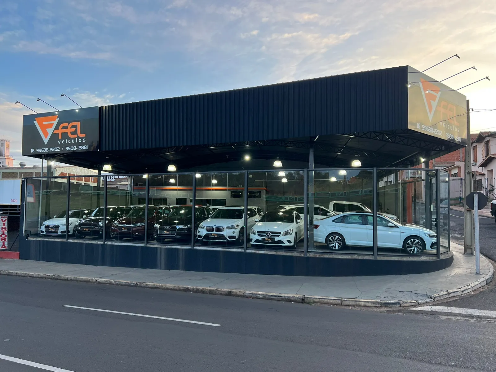Fachada da loja Veículos à venda em FEL VEICULOS - Araraquara - SP | Mobiauto