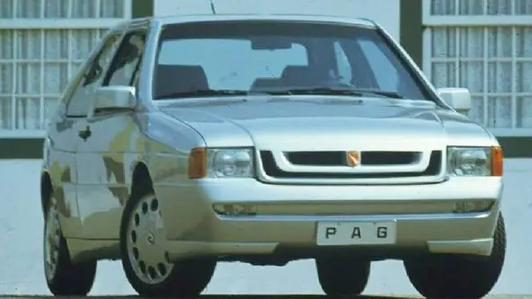 Concessionária usava sedan médio como base para projeto, adicionava peças de Fusca e Passat, e até motor injetado na década de 90