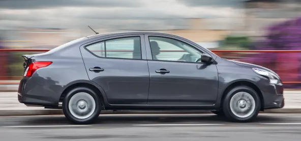 Confira os pontos positivos e negativos da versão de entrada do Nissan Versa 