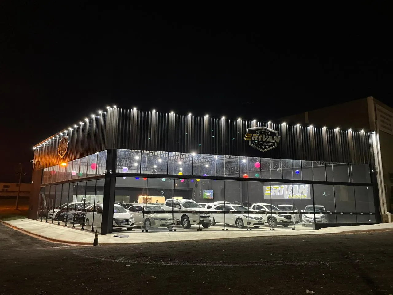 Fachada da loja ERIVAN VEICULOS - Neves Paulista - SP