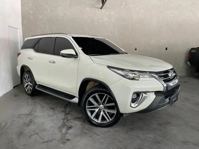 Carro Toyota SW4 2018 2.8 TDI SRX 7L 4x4 (Aut)