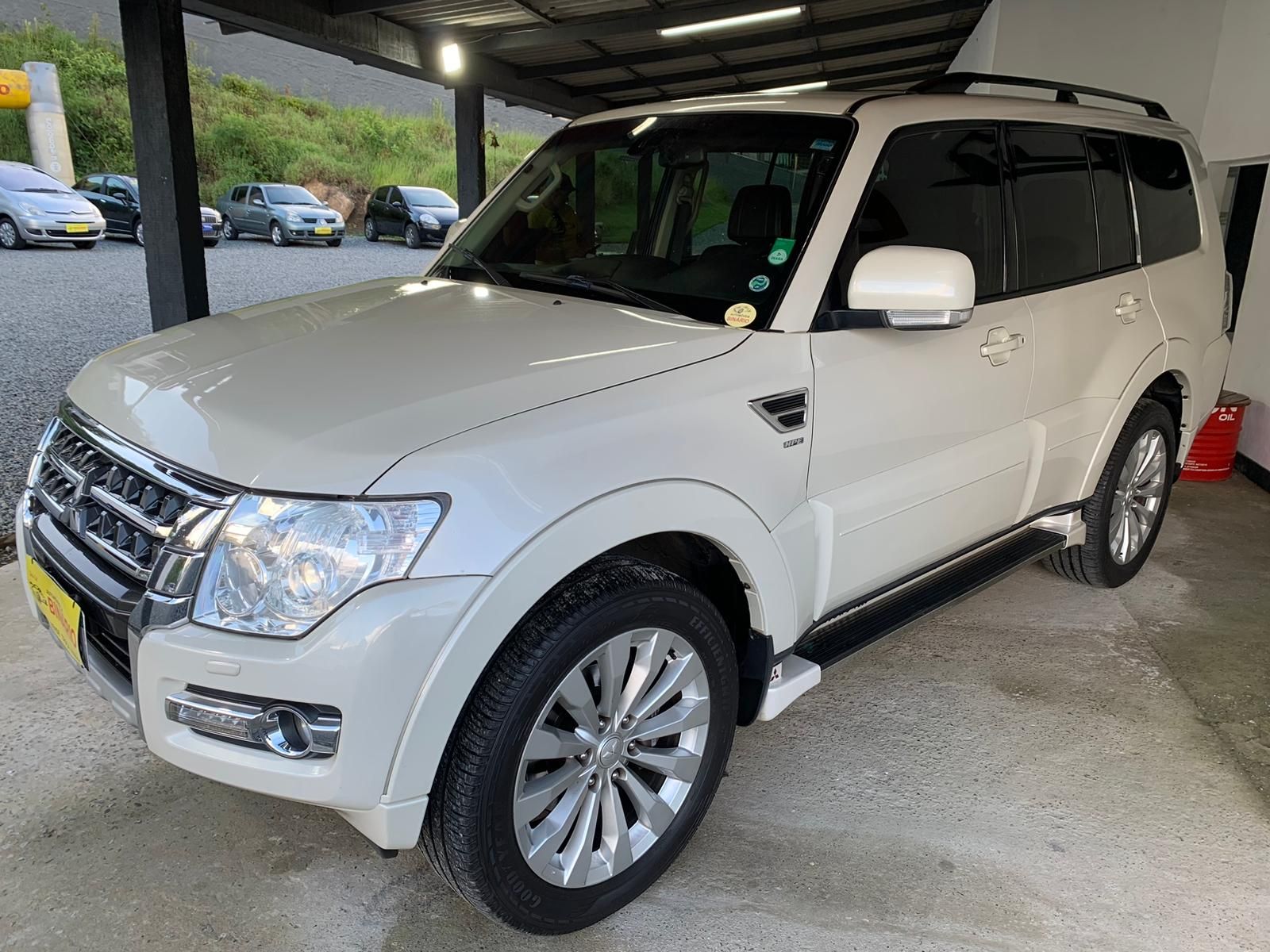 Mitsubishi Pajero Full